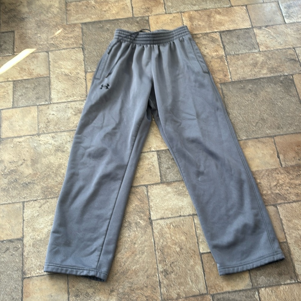 Under Armour medium sweatpants.